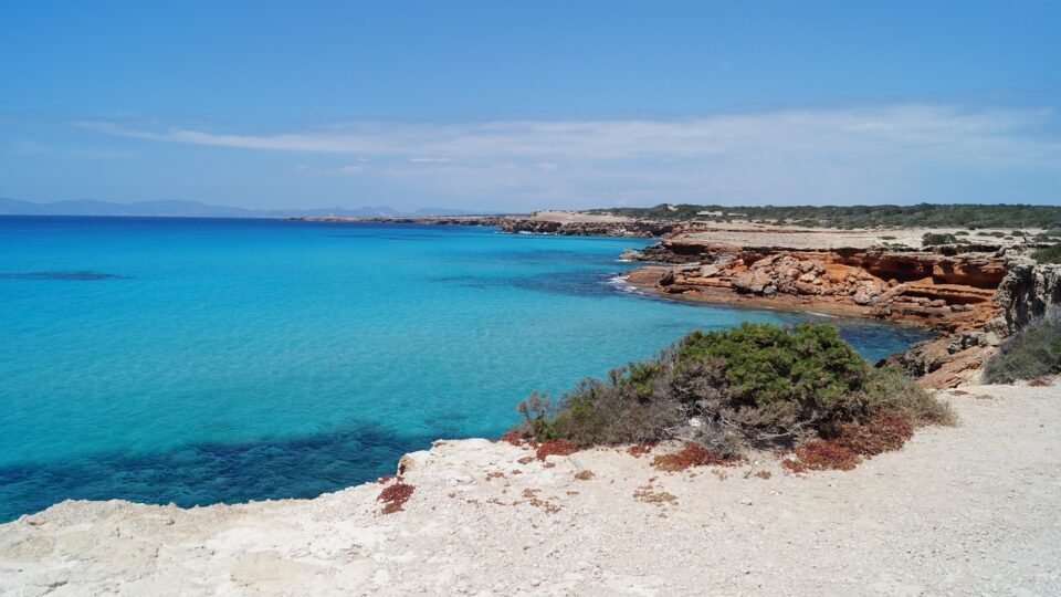 Spirituelle Gemeinschaften auf Formentera: Meditieren und Leben im Einklang