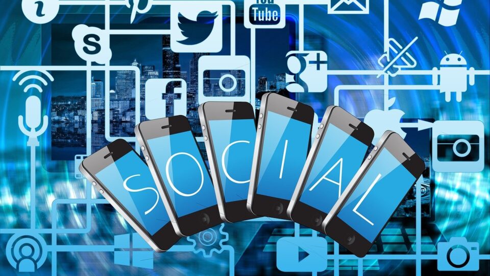 Digitaler Wandel und soziale Interaktion: Auswirkungen der Digitalisierung auf unsere Beziehungen